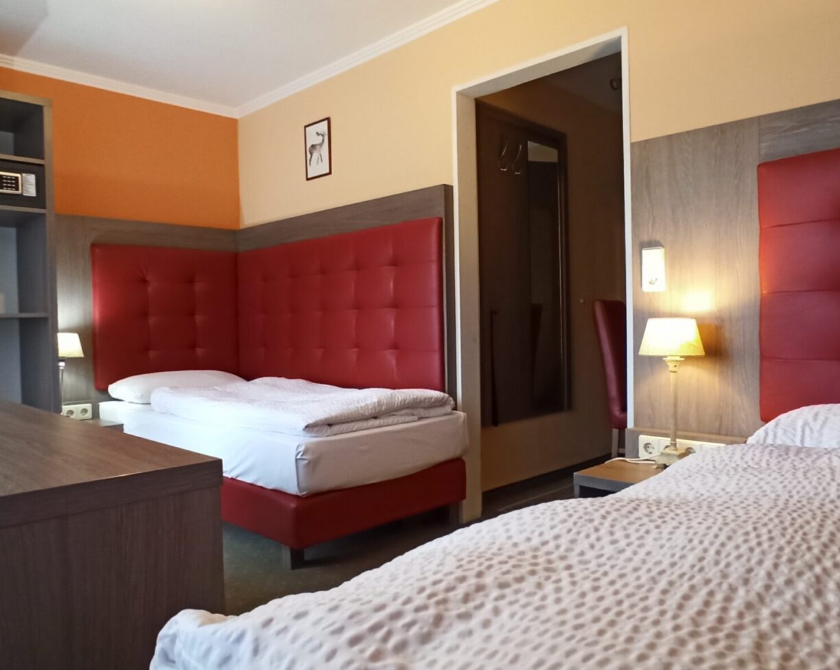 Doppelzimmer Kompakt Modern Mit Balkon, 2 Einzelbetten
