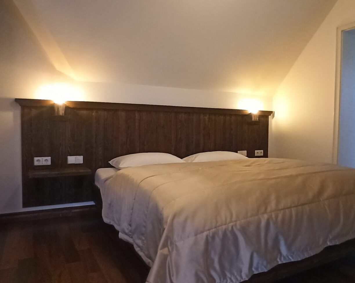 Apartment 2-Etage Wohnung Mit Balkon, 1 Doppelbett, 2 Einzelbetten Und 1 Klappsofa